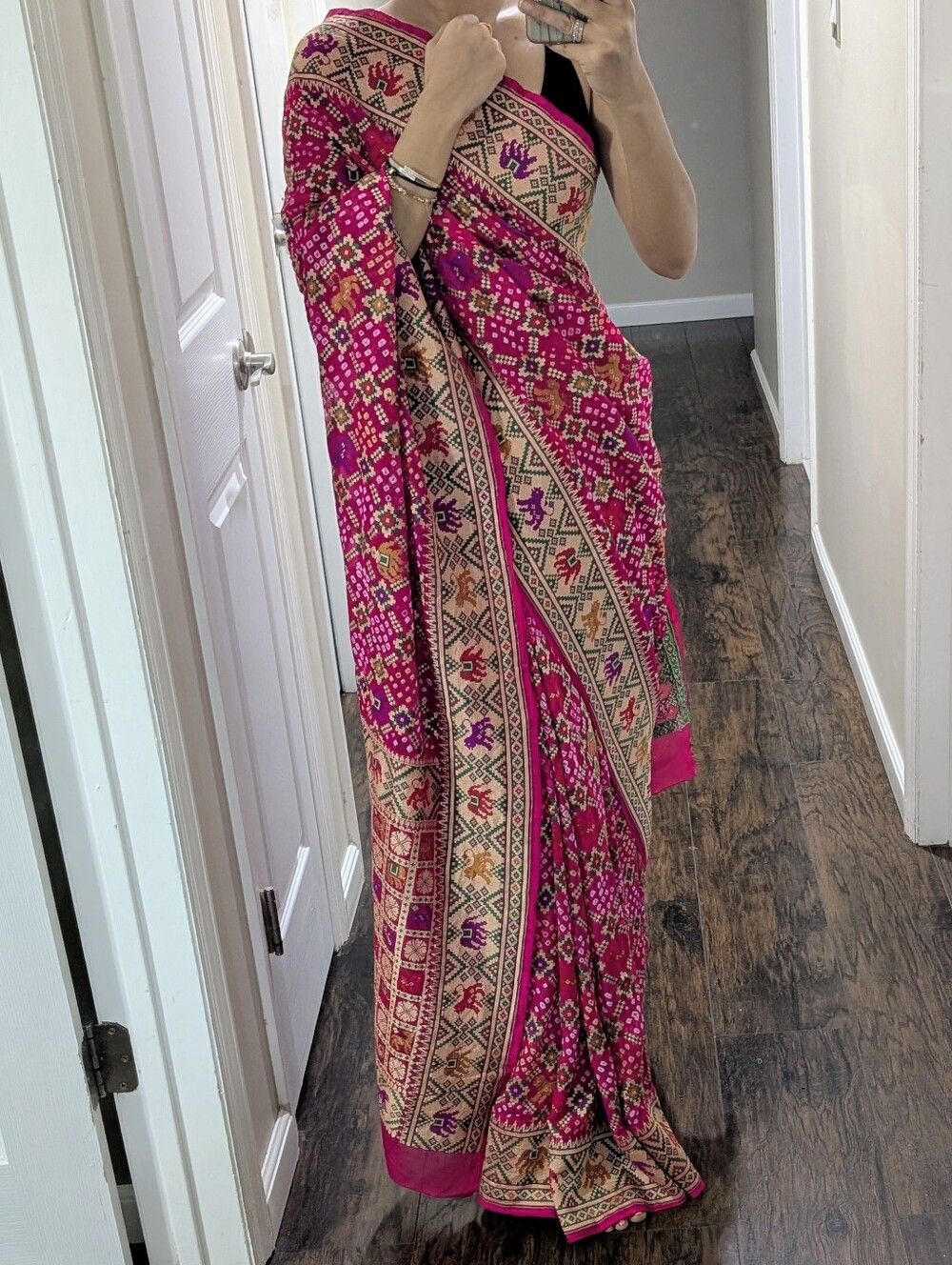 Beautiful pink bandhani saree- like new!